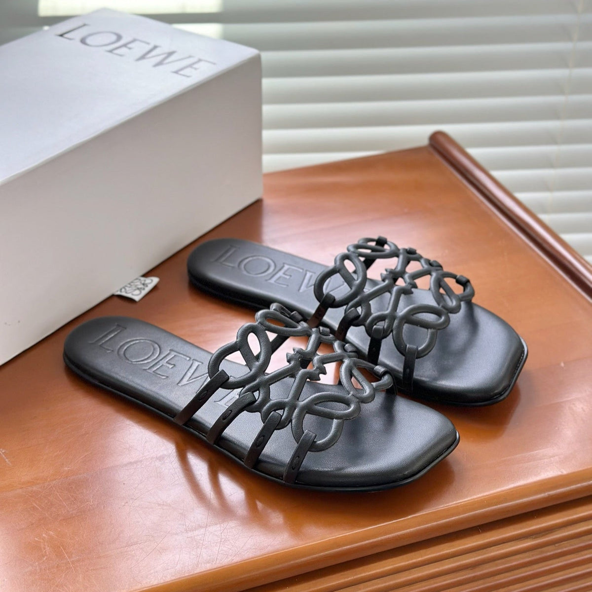 LOEWE - Petal Anagram slide in soft calfskin Noire