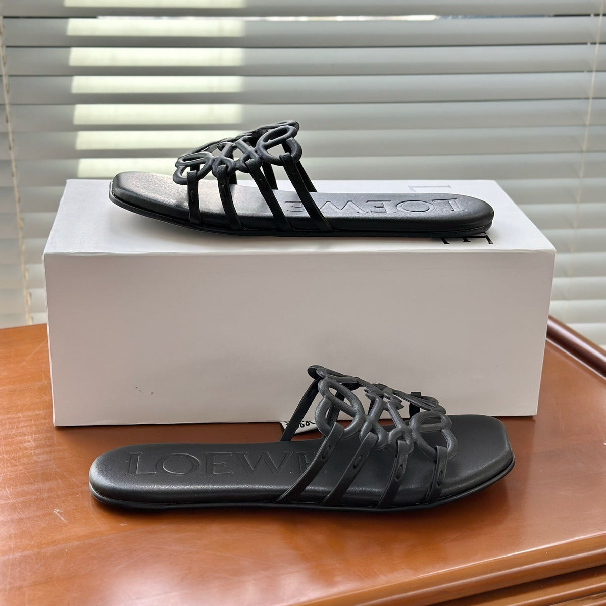 LOEWE - Petal Anagram slide in soft calfskin Noire